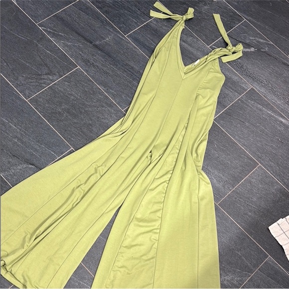 WinWin Pants - Green tie strap jumpsuit/overalls